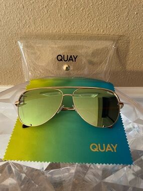 Quay Australia Gold Rimmed Aviator Women’s Sunglasses New with Case and Cloth